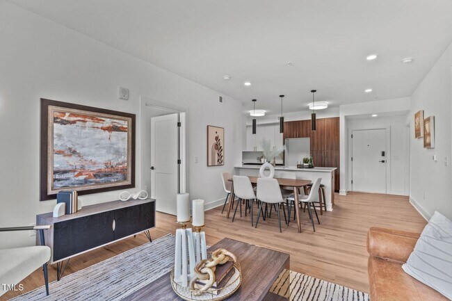 Building Photo - **OFFERING 50% OFF THE FIRST MONTH'S RENT*...