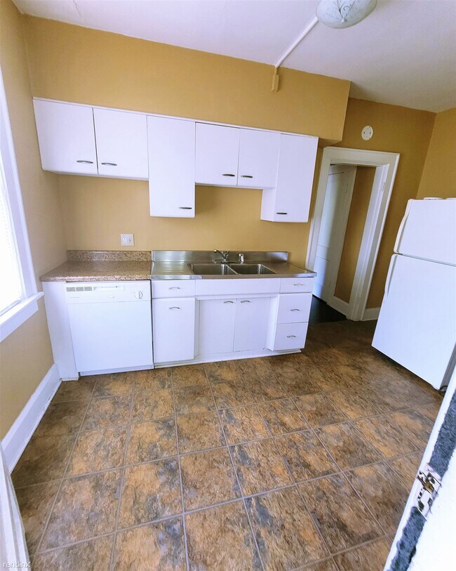 Building Photo - 2 br, 1 bath 4plex - 352 1/2 E 20th Ave Up...