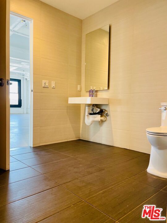 Foto del edificio - 810 E 3rd St