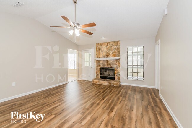 Foto del edificio - 1383 Mayberry Ln