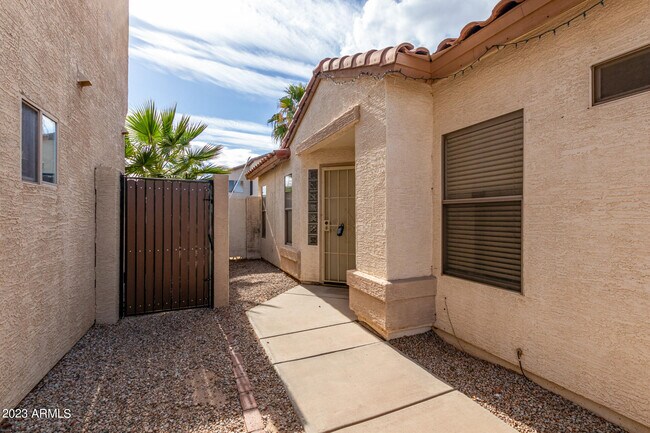 Foto del edificio - 12825 W Edgemont Ave
