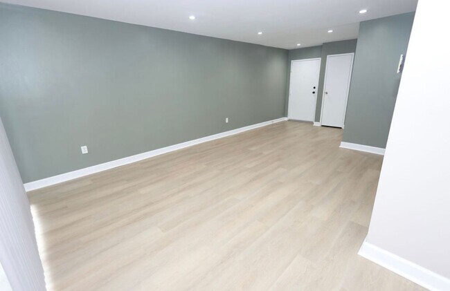 Foto del edificio - 6984 Hanover Pkwy