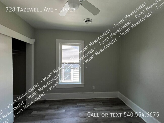 Building Photo - Top Floor Apartment, Newly Renovated 2 Bed...