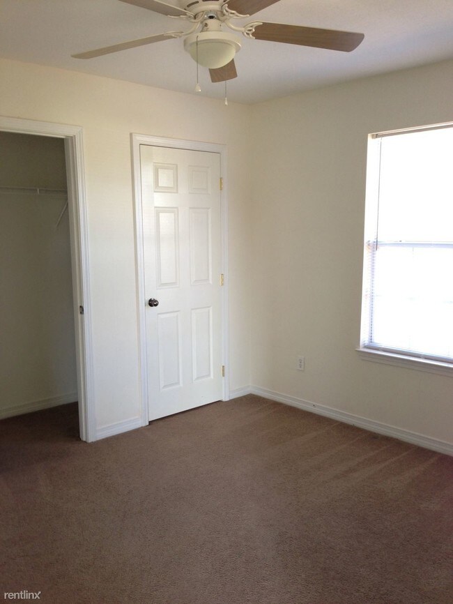 Building Photo - 15143 Deer Creek Dr
