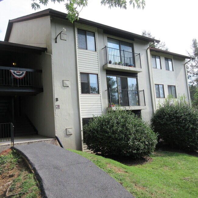 Foto del edificio - 19 Spring Ct