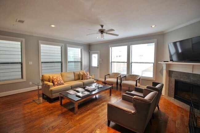 Foto del edificio - 211 W 26th St