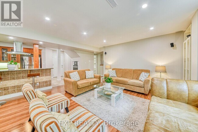 Photo du bâtiment - 87 Lowinger Ave