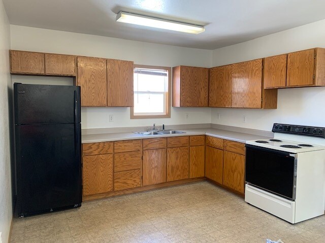 Kitchen - 105 1st St SW