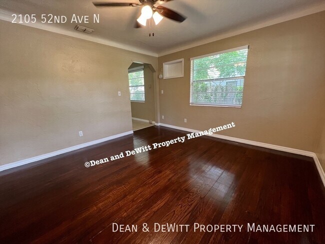 Building Photo - Adorable 2/1 Starter Home - For Rent
