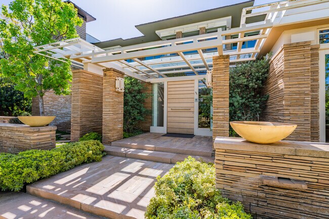Building Photo - 1339 Capri Dr