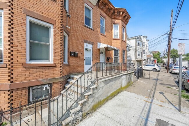 Foto del edificio - 193 Armstrong Ave