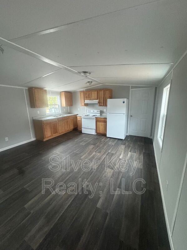 Foto del edificio - 3000 Highway 11 S.