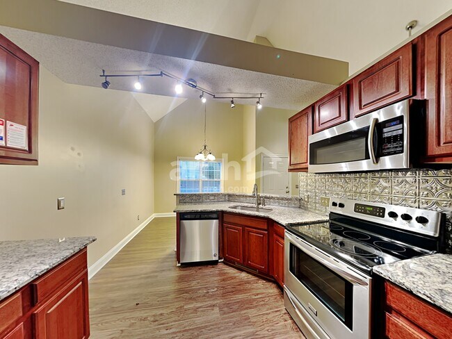 Foto del edificio - 1009 Loch Lomond Cir