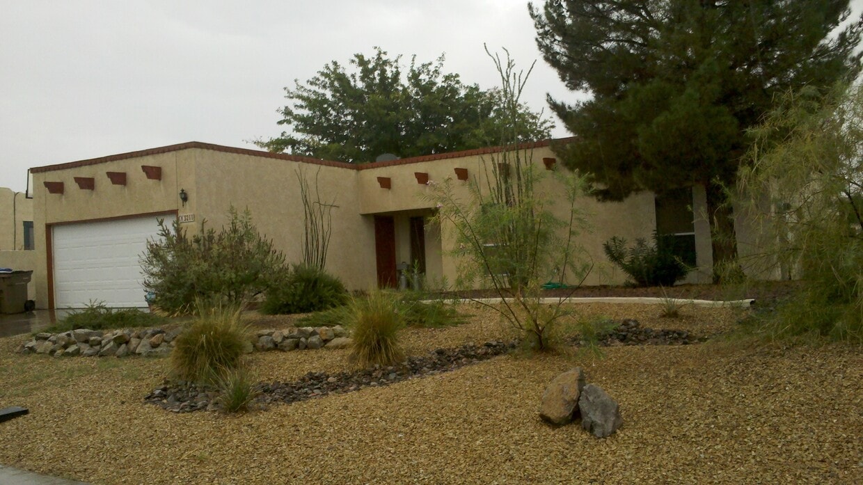 Primary Photo - 3211 Mercury Ln