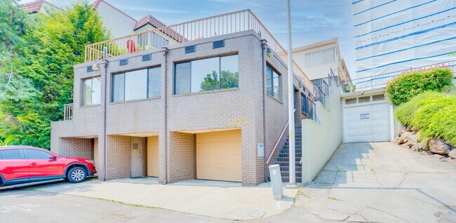 Foto del edificio - 2465 8th Ave N Seattle, WA 98109 $2,650 Pe...