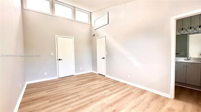 Building Photo - 1455 Holly Heights Dr