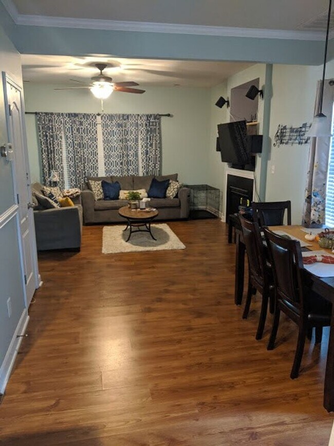 Foto del edificio - Huntersville with Fenced Yard