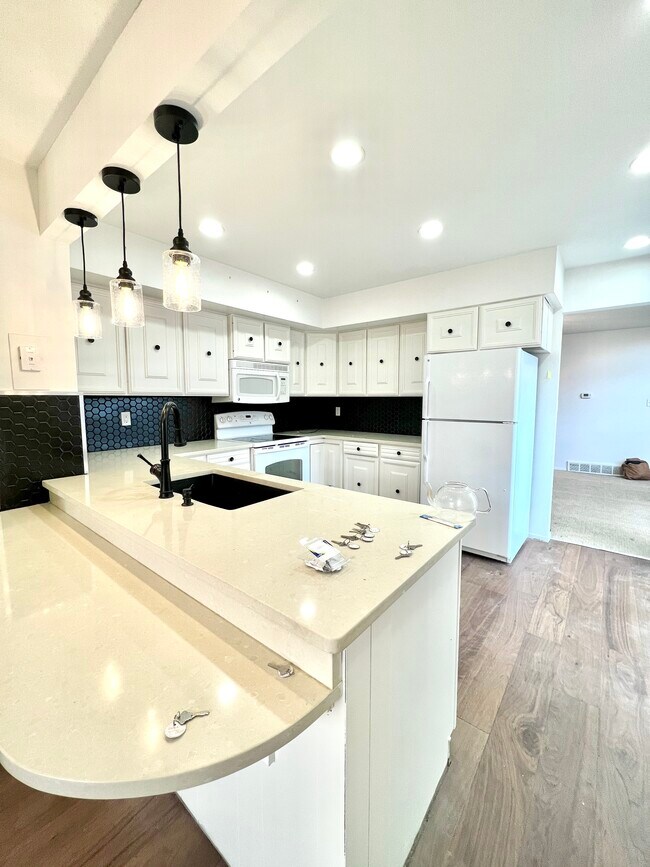 Kitchen Bar Area - 3268 S Oneida Way