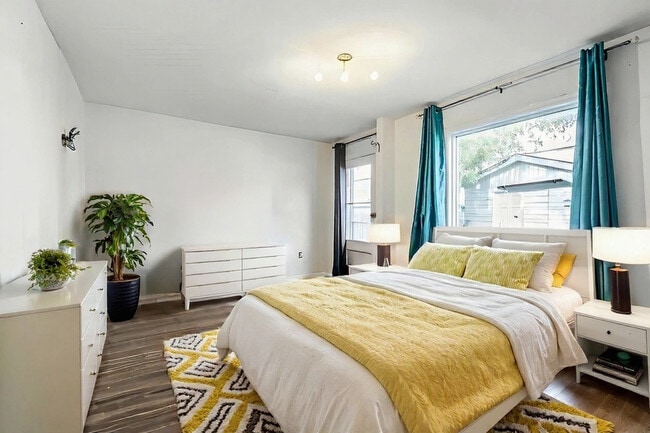 Building Photo - 4352 Rue Legault