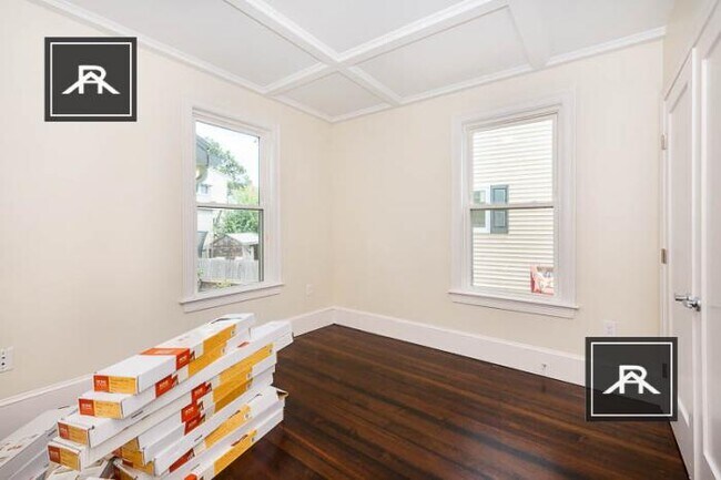 Foto del edificio - 4 bedroom in Belmont MA 02148