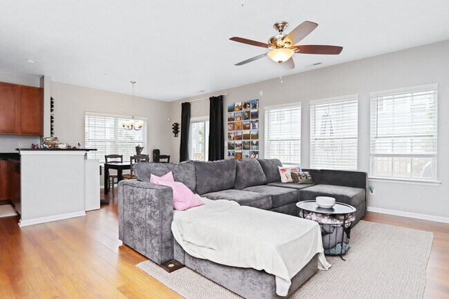 Foto del edificio - 328 Fountain Way Hampton VA 23666