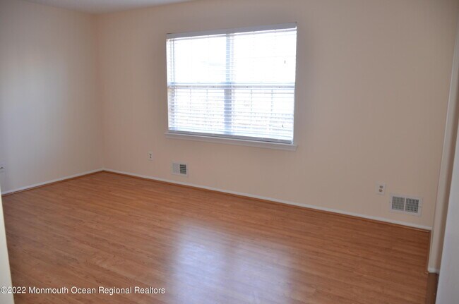 Building Photo - 16 Warbler Rd