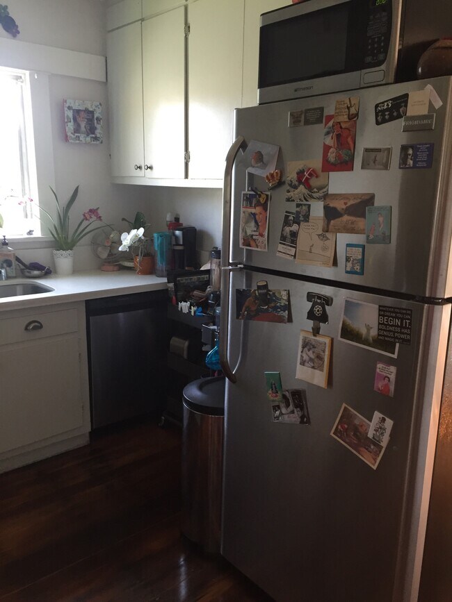 Kitchen - 1453 Echo Park Avenue