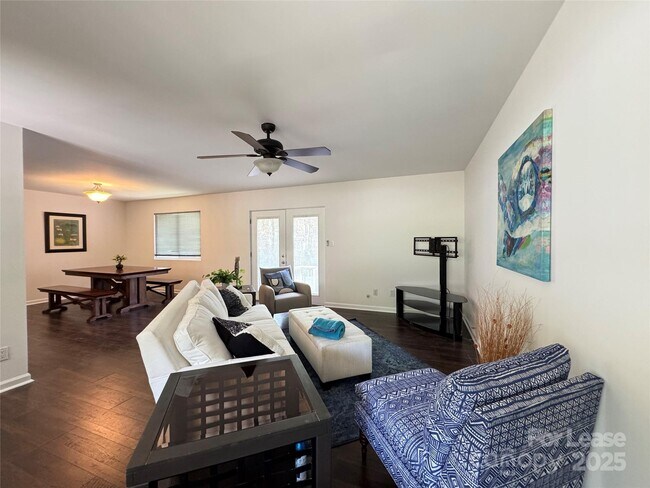 Building Photo - 120 Rustic Way Ln
