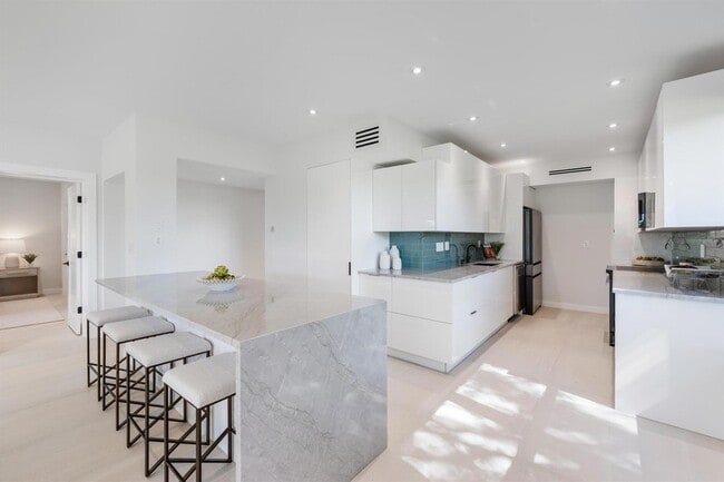 Foto del edificio - 800 Greensward Ct