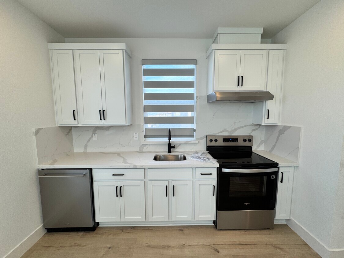 Foto principal - 201 W Rustica Dr