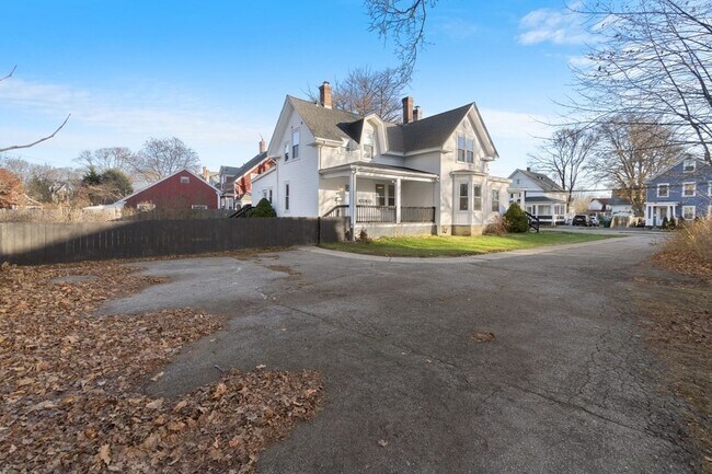 Building Photo - 56 Peck St