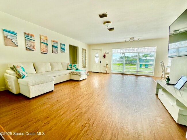 Building Photo - 133 NE 1st St