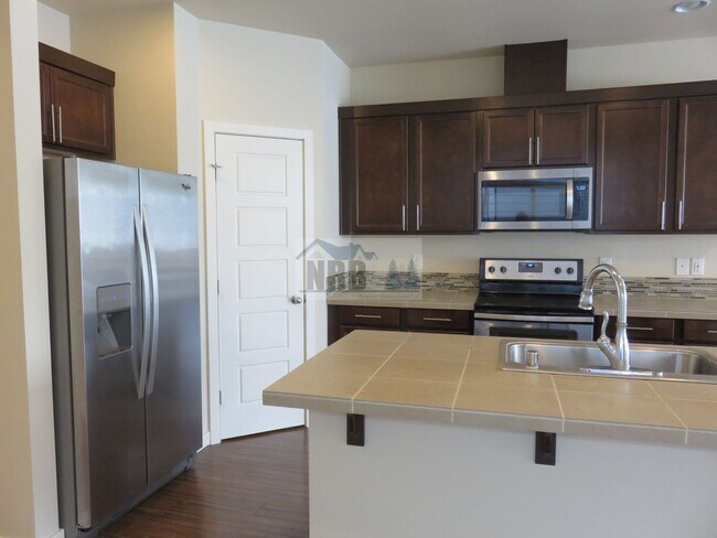 Foto del edificio - Stunning 3 bd House located in a Gated Community of Puyallup!