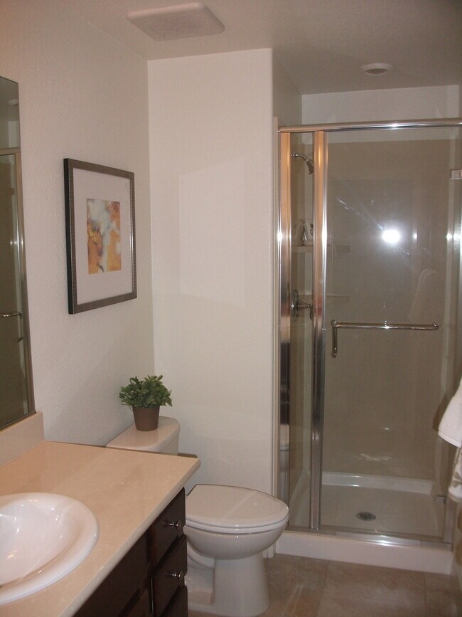 Foto del edificio - New Townhouse 3 bed 3.5 bath In South San ...