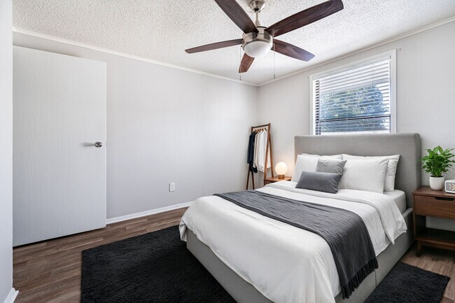 Foto del edificio - Canyon and Knox Landing Apartments