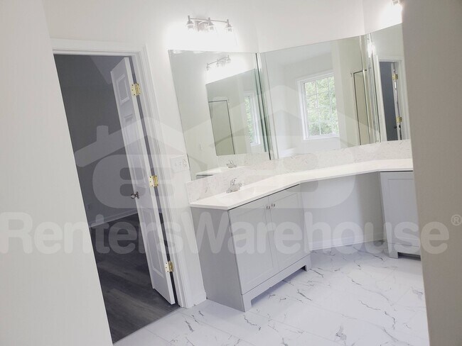 Foto del edificio - 6555 Brandemere Way SW