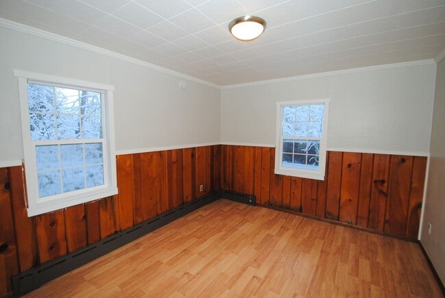 Building Photo - B St (505)