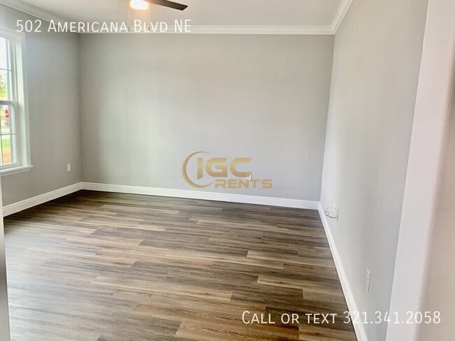 Foto del edificio - 502 Americana Blvd NE