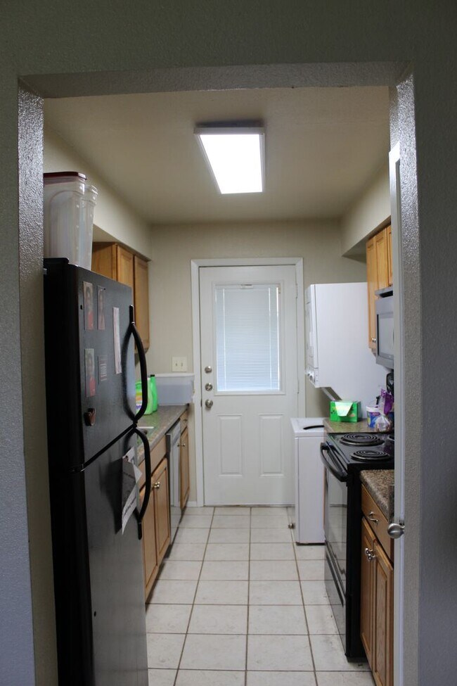 Building Photo - 229 Craddock Ave