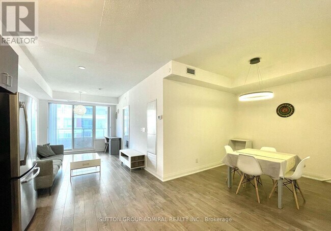 Photo du bâtiment - 18 Uptown Dr