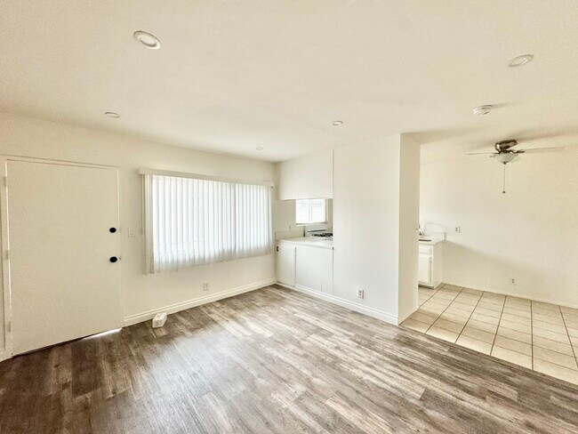 Foto del edificio - 1611 W 206th St