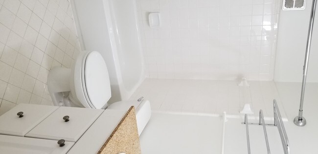 Building Photo - 3600 Hillsboro Rd