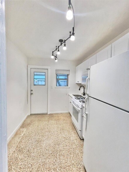 Foto del edificio - 1614 NE 7th St