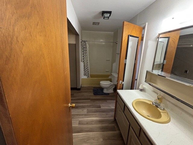 Building Photo - 214 5th Ave SW