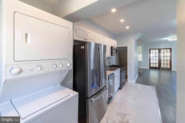 Building Photo - 617 Brinton St