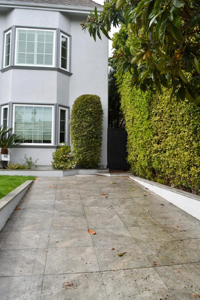 Foto del edificio - 213 N Oakhurst Dr