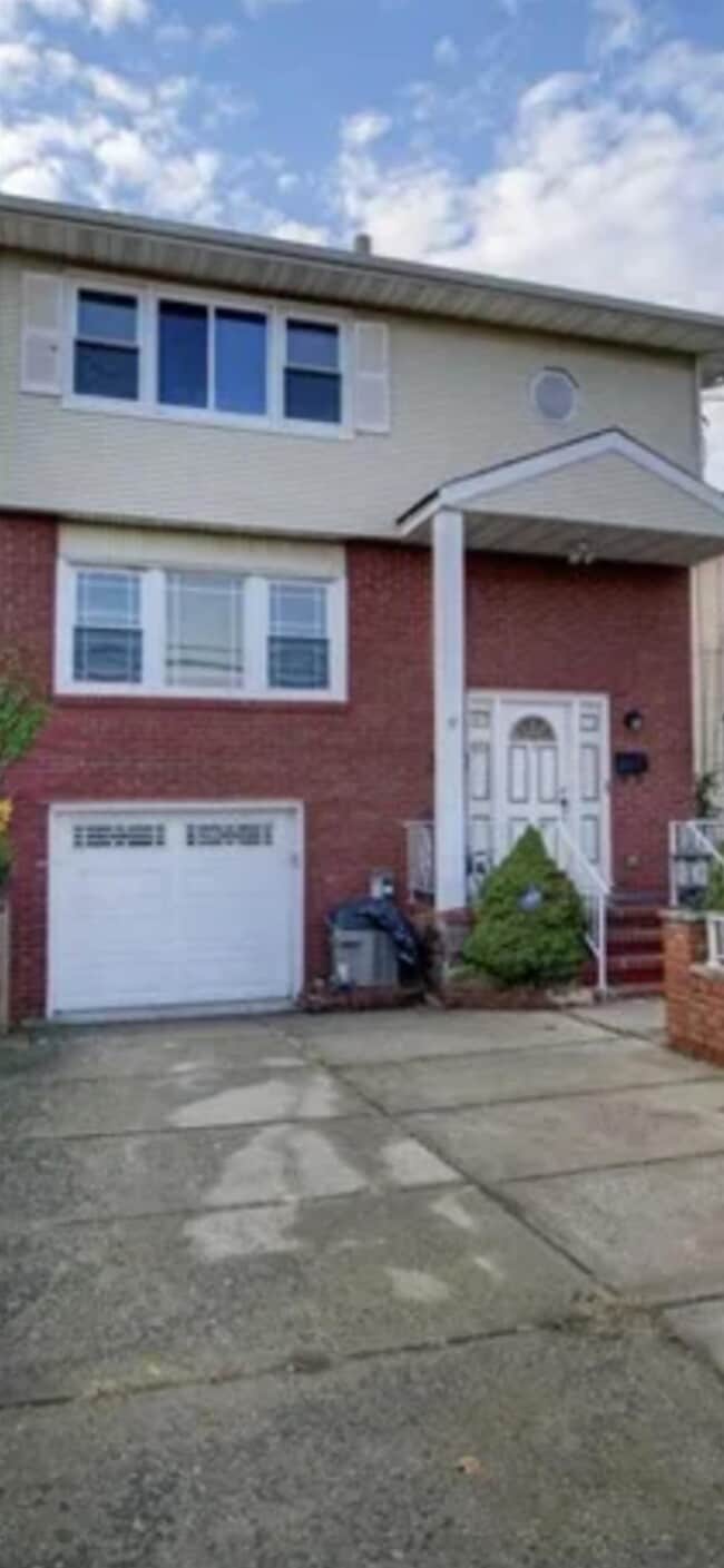 Building Photo - 43 Colonial Dr