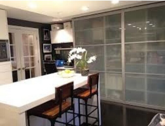 Foto del edificio - 9121 Niles Center Rd