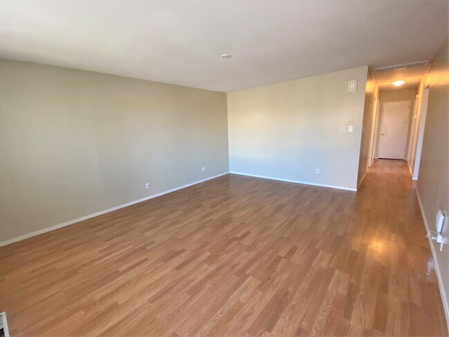Building Photo - 278 Mariposa Dr