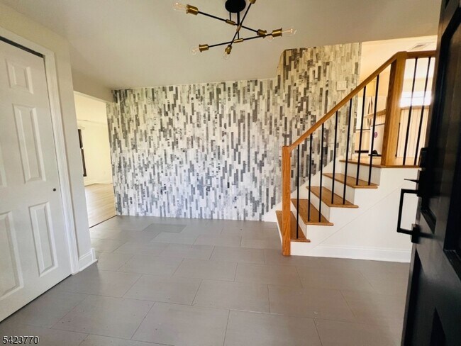 Foto del edificio - 27 Meadowview Rd